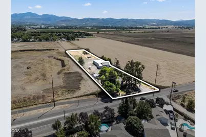 1083 Rossanley Drive, Medford, OR 97501 - Photo 28