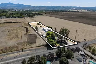 1083 Rossanley Dr, Medford, OR 97501 - Photo 28