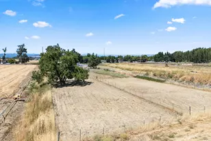 1083 Rossanley Dr, Medford, OR 97501 - Photo 36