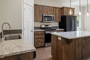 2920 NW Hemlock Ln, Redmond, OR 97756 - Photo 8
