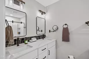 653 Golden Ln, Medford, OR 97504 - Photo 18