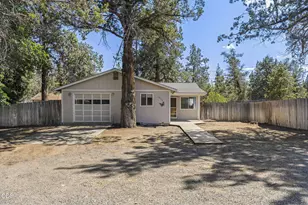 19929 Birch Ln, Bend, OR 97703 - Photo 2