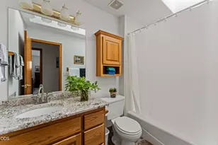 2004 NW Sarum Cir, Grants Pass, OR 97526 - Photo 16