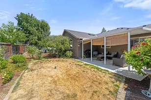 2004 NW Sarum Cir, Grants Pass, OR 97526 - Photo 22