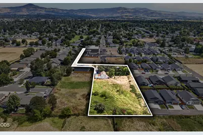 978 Cherry Street, Medford, OR 97501 - Photo 1
