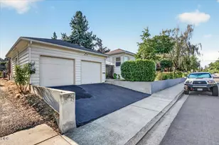 1203 Queen Anne Ave, Medford, OR 97504 - Photo 40