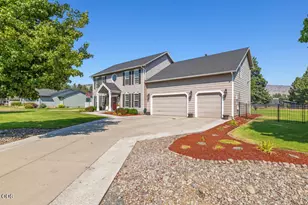 4081 Collier Ln, Klamath Falls, OR 97603 - Photo 2