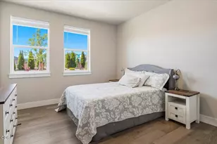 20534 Empire Ave, Bend, OR 97701 - Photo 4
