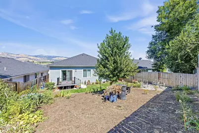 211 Christopher Way, Talent, OR 97540 - Photo 30