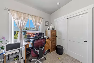 211 Christopher Way, Talent, OR 97540 - Photo 24