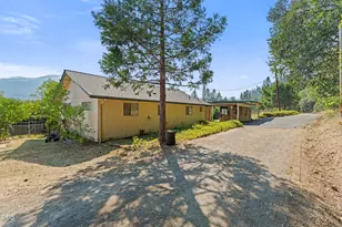 1843 W Evans Creek Rd, Rogue River, OR 97537 - Photo 4