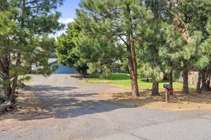 63385 Omer Dr, Bend, OR 97701 - Photo 36