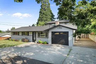 1325 Ridge Way, Medford, OR 97504 - Photo 2