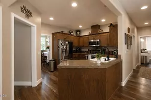 4110 Hemlock Dr, Medford, OR 97504 - Photo 10