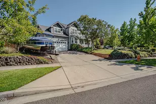 4110 Hemlock Dr, Medford, OR 97504 - Photo 1
