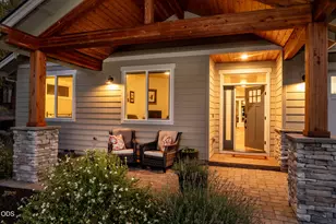 1385 Spring Ridge Ct, Redmond, OR 97756 - Photo 2