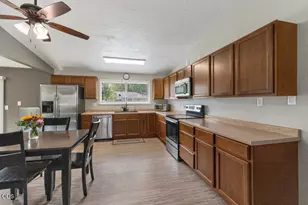 4241 Myrtlewood Dr, Klamath Falls, OR 97603 - Photo 16