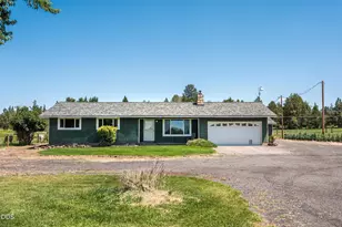 1714 NW 53rd St, Redmond, OR 97756 - Photo 2