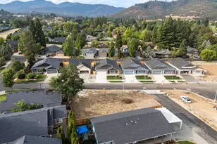 2229 Piazza Dr, Medford, OR 97501 - Photo 32