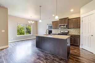 3129 Northeast Flagstone Avenue, Bend, OR 97701 - Photo 12