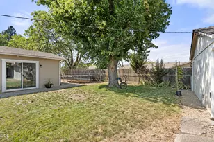 1711 Roberts Rd, Medford, OR 97504 - Photo 38