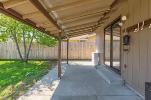 1045 Angler Ln, Grants Pass, OR 97527 - Photo 26