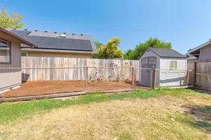 1045 Angler Ln, Grants Pass, OR 97527 - Photo 24