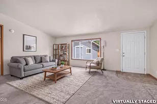 140 Taylor St, Talent, OR 97540 - Photo 4