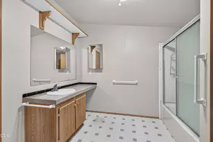 140 Taylor St, Talent, OR 97540 - Photo 16