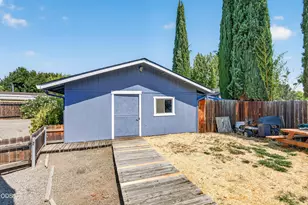 140 Taylor St, Talent, OR 97540 - Photo 22
