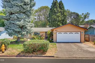 685 Talbot St, Eagle Point, OR 97524 - Photo 2