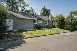 1315 W Main St, Medford, OR 97501 - Photo 18