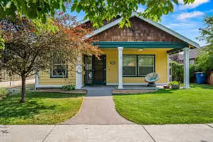3047 NE Yellow Ribbon Dr, Bend, OR 97701 - Photo 2