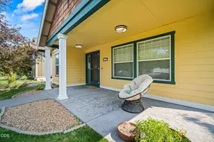 3047 NE Yellow Ribbon Dr, Bend, OR 97701 - Photo 4