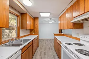 1523 SE Bronzewood Ave, Bend, OR 97702 - Photo 8