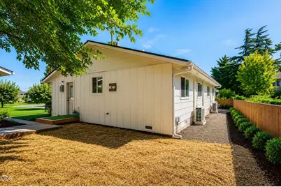 130 S Main Street, Phoenix, OR 97535 - Photo 20