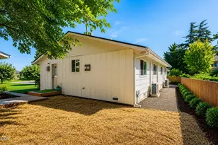 130 S Main St, Phoenix, OR 97535 - Photo 20