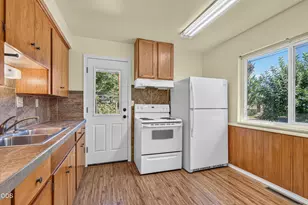 130 S Main St, Phoenix, OR 97535 - Photo 26