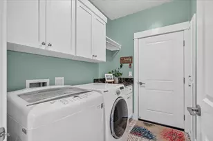 1492 Quarter Ln, Medford, OR 97504 - Photo 32
