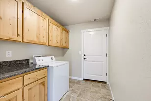 2287 Evie Ln, Grants Pass, OR 97527 - Photo 18