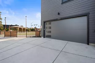 20552 NE Empire Ave, Bend, OR 97701 - Photo 24