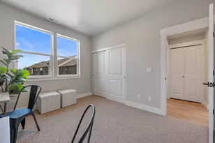 20552 NE Empire Ave, Bend, OR 97701 - Photo 12