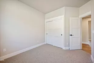 20556 NE Empire Ave, Bend, OR 97701 - Photo 26