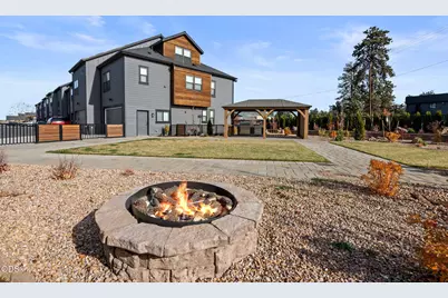 20556 NE Empire Avenue, Bend, OR 97701 - Photo 32