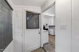 858 E 9th St, Medford, OR 97504 - Photo 22
