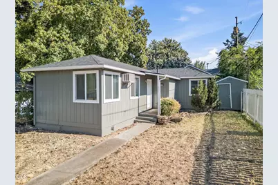 858 E 9th Street, Medford, OR 97504 - Photo 6