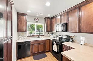 110 Westbrook Dr, Rogue River, OR 97537 - Photo 4