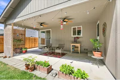 468 Westminster Drive, Eagle Point, OR 97524 - Photo 2