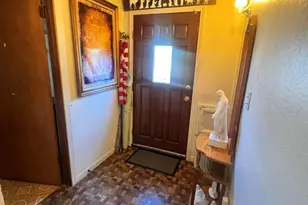 9535 N Charleston Ave, Portland, OR 97203 - Photo 2