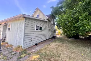 9535 N Charleston Ave, Portland, OR 97203 - Photo 22